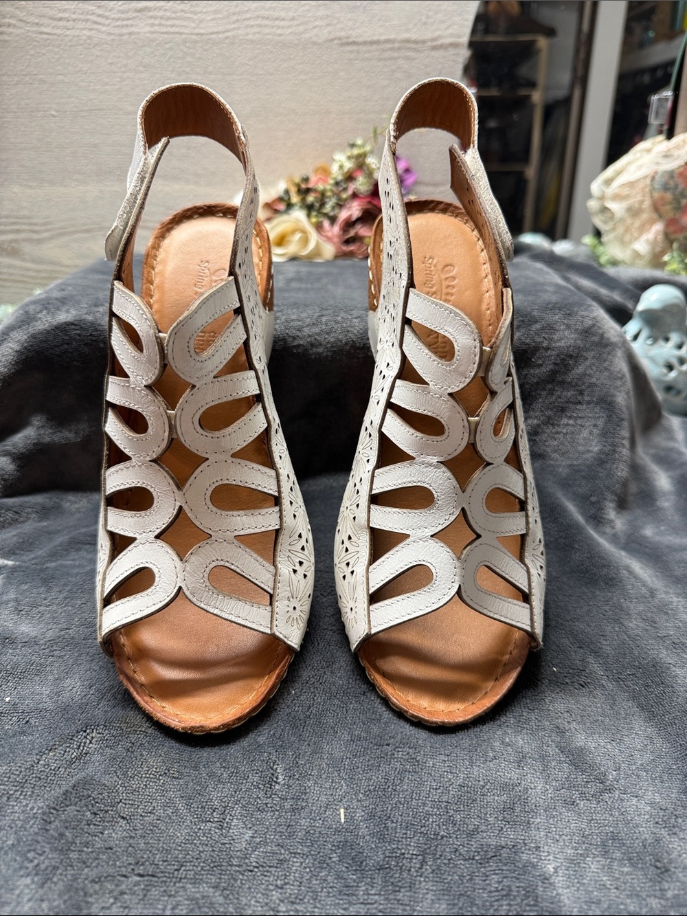 Spring Step White leather wedge sandal size 8.5 39